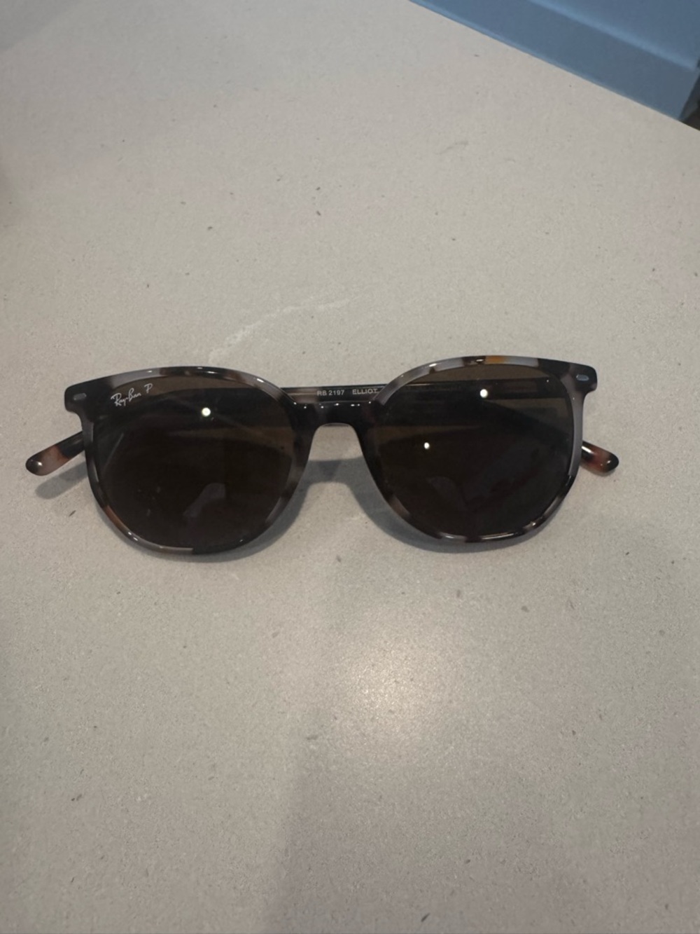 Ray-Ban Tortoise Shell Round Sunglasses with Dark Lenses. Case included